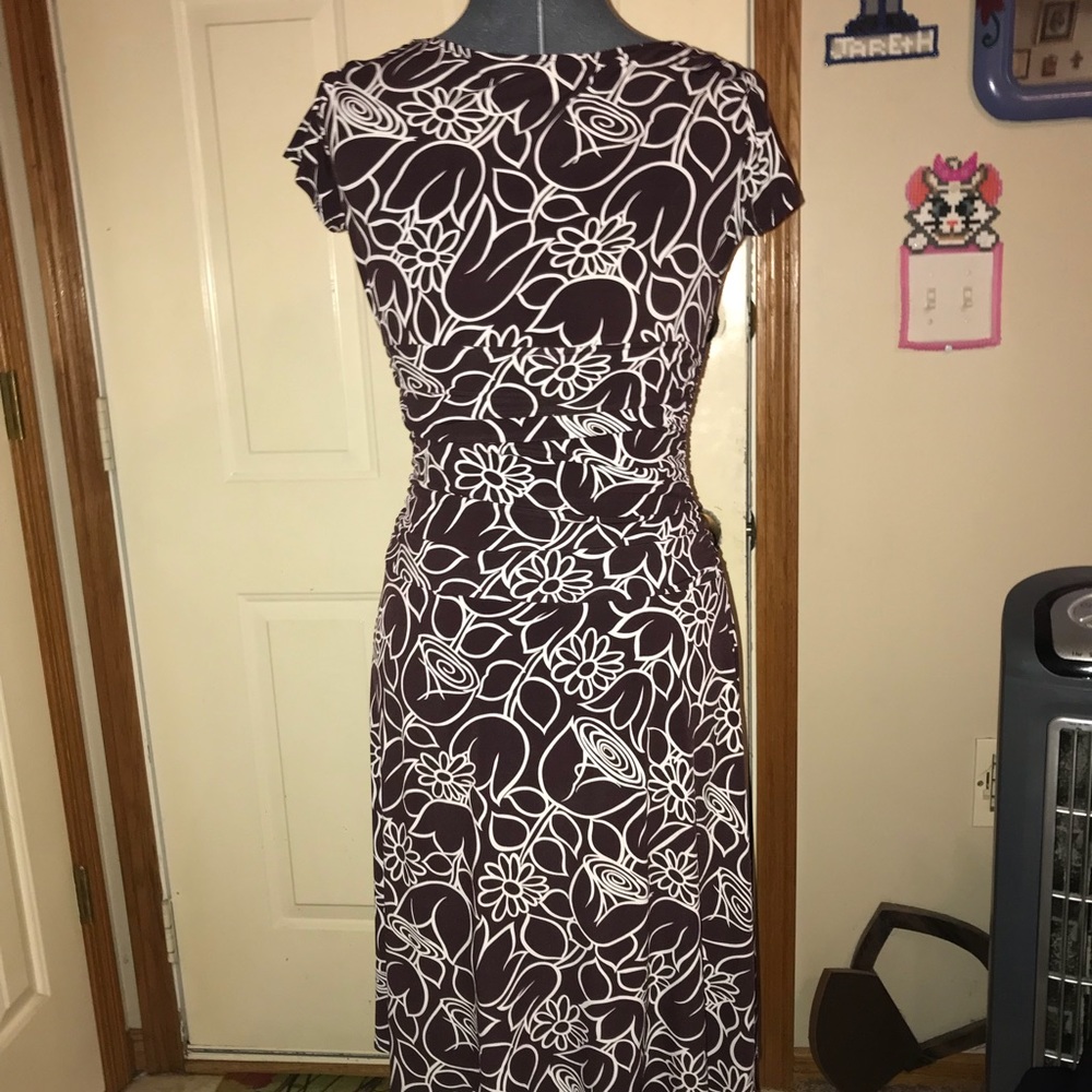 Brown flower pattern dress - Picture 2 of 2
